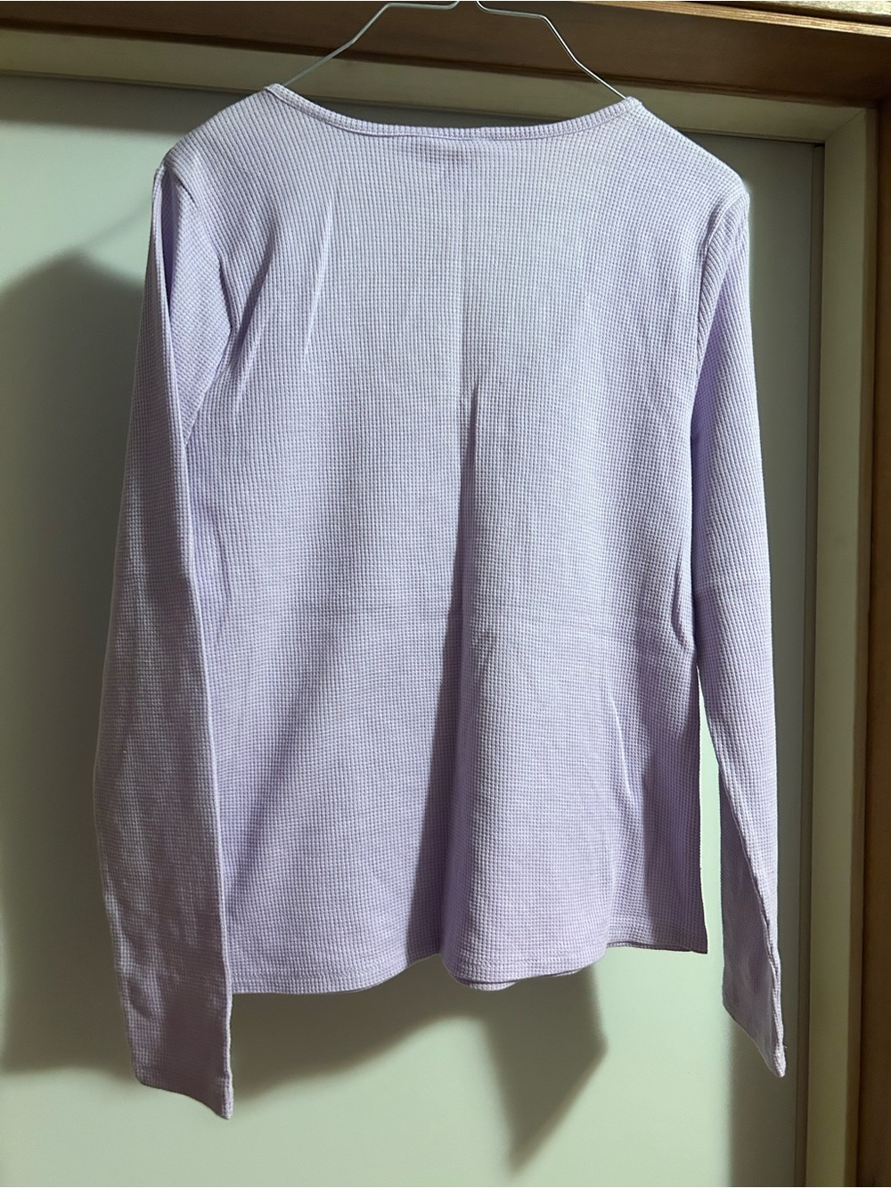 Juicy Couture Lavender Long Sleeve Scoop Neck Top with Multicolor Logo - Picture 4 of 4